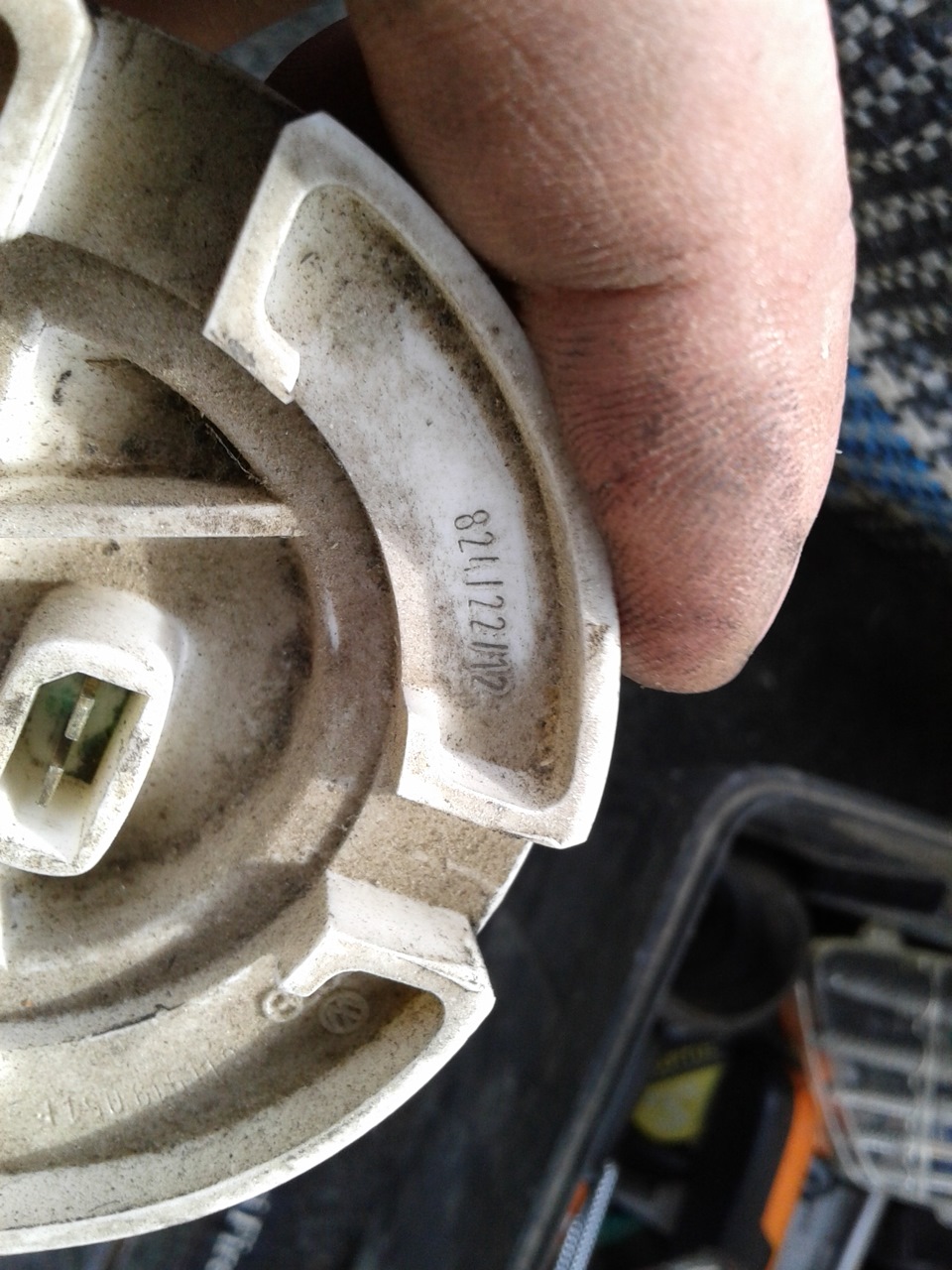 Взаимозаменяемость датчиков уровня топлива — Audi 80 (B2), 1,6 л, 1985 ...