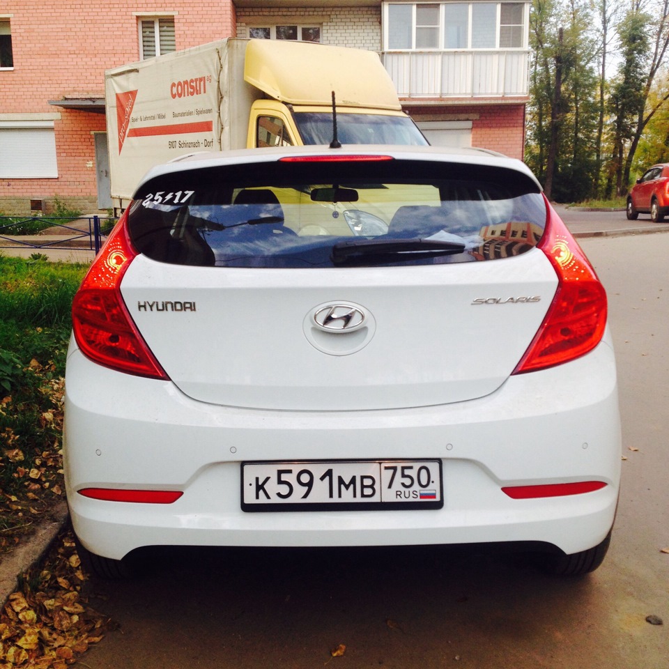 Hyundai solaris задний. Солярис хэтчбек 2014. Hyundai Solaris Hatchback 2014. Hyundai Solaris 2014 хэтчбек. Solaris 2015 хэтчбек сзади.