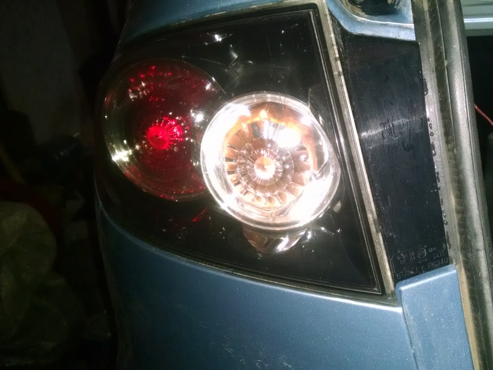 Лечим запотевшую фару и вопрос про ксенон в задний ход. — Mazda 3 (1G ...