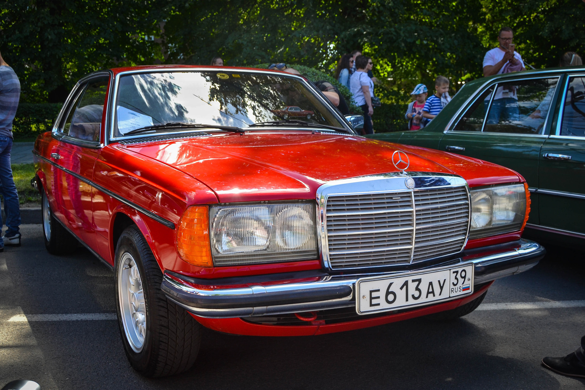 Mercedes Benz w123 РґРµРІСѓС€РєРё