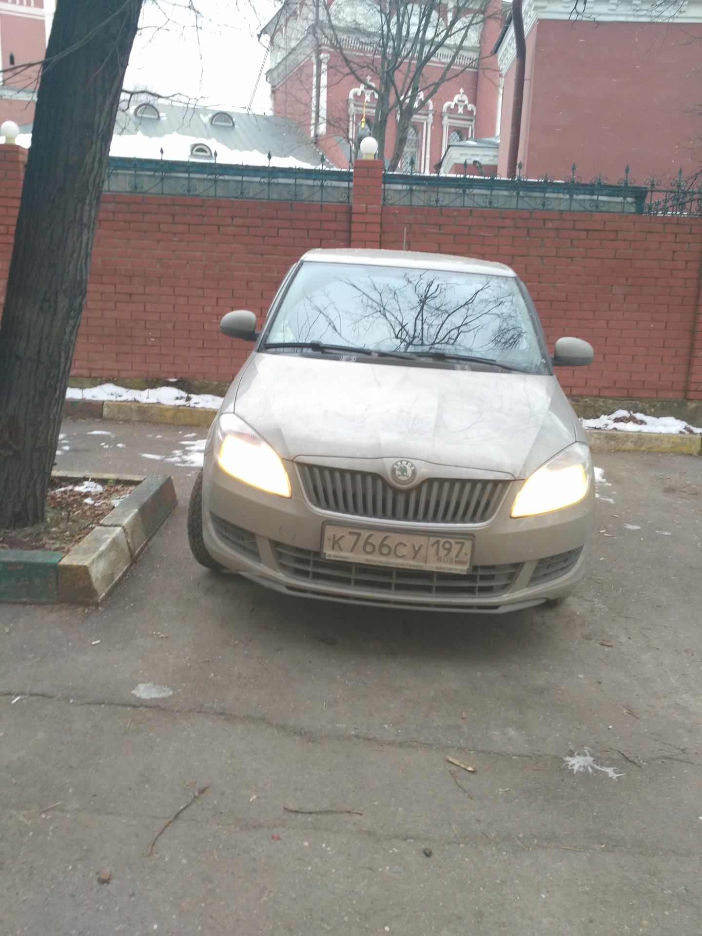 Мтф мне в фары) — Skoda Fabia Mk2, 1,2 л, 2012 года | тюнинг | DRIVE2