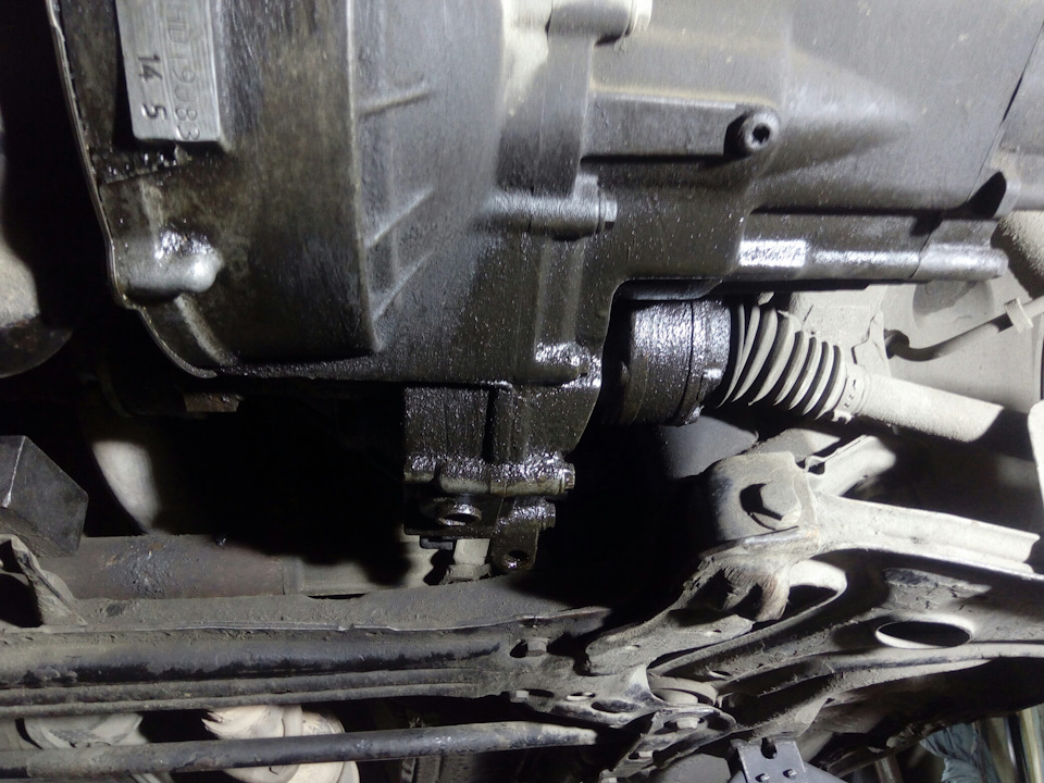 Замена сальника внутреннего правого шруса — Volkswagen Golf Mk3, 1,8 л ...