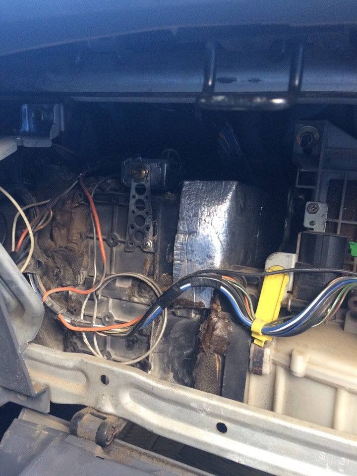 Печка непонятно как работет и скрип при пробуксовке, помогите ...