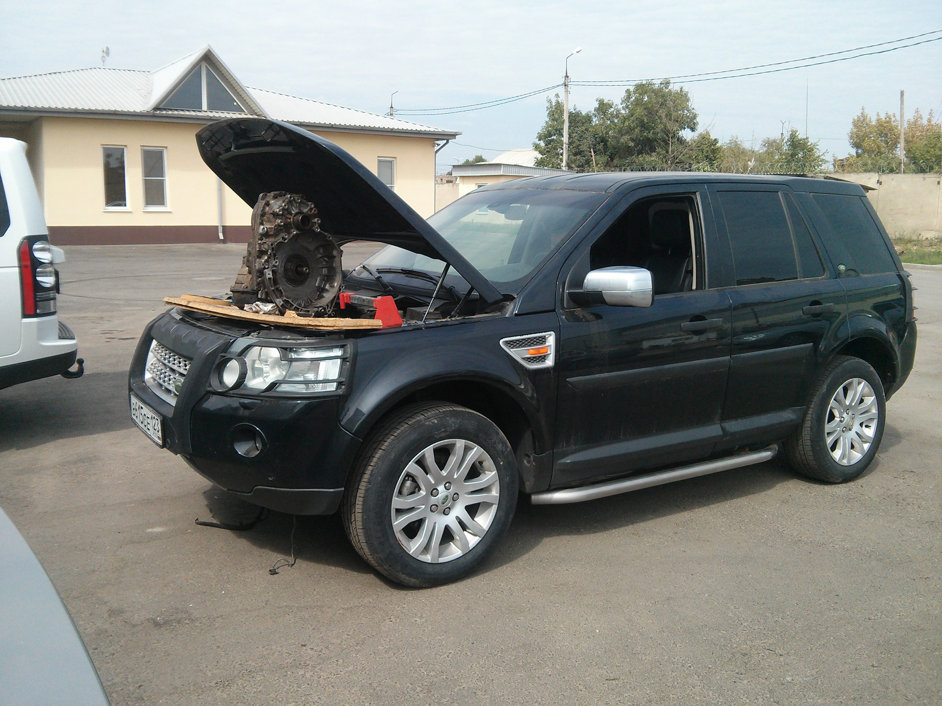 Дизель ленд. Freelander 3.2 2007. Ленд Ровер Фрилендер 2 3.2. Фрилендер 2 бензин 3.2. Freelander 2008 3.2 бензин.