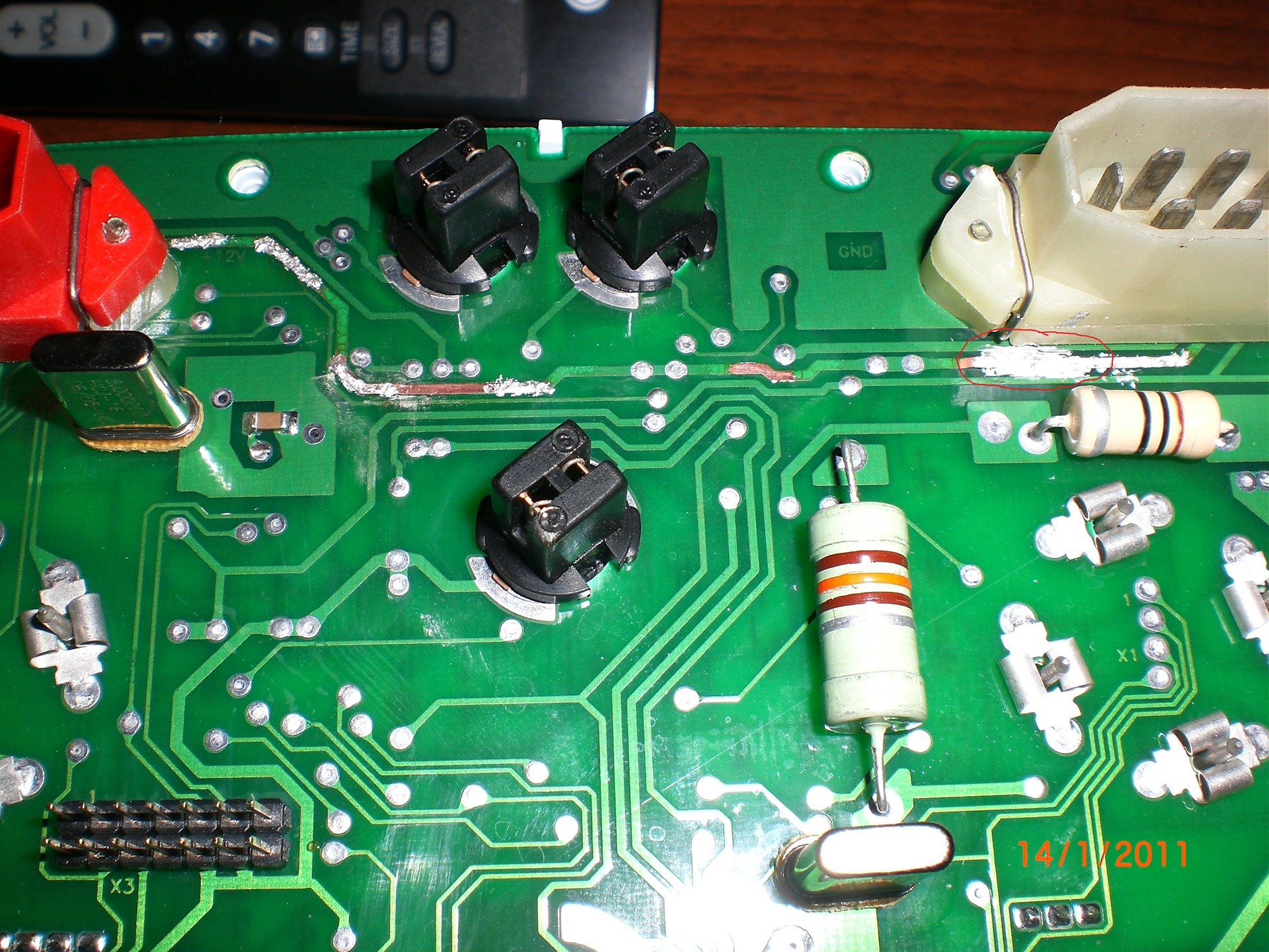 Резистор на приборку 2109. Magnat hot rod 2500 моноблок. Автомобильный усилитель звука греются резисторы. Пайка платы спидометра ауди 80. Резистор нагревается в планшете.