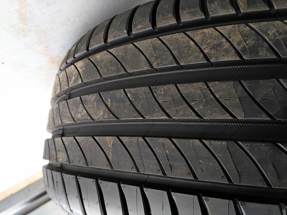 Довольно широкие продольные канавки — FIAT Linea