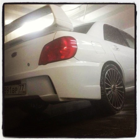 Значок subaru розовый