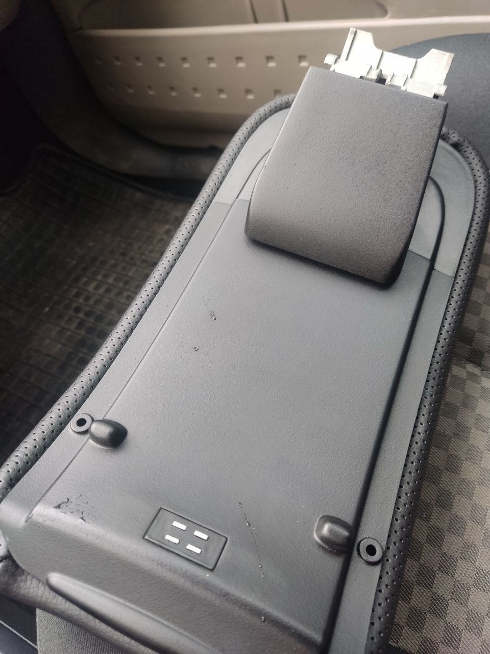 Подлокотник в еко кожу — Renault Megane II, 1,6 л, 2003 года | своими ...