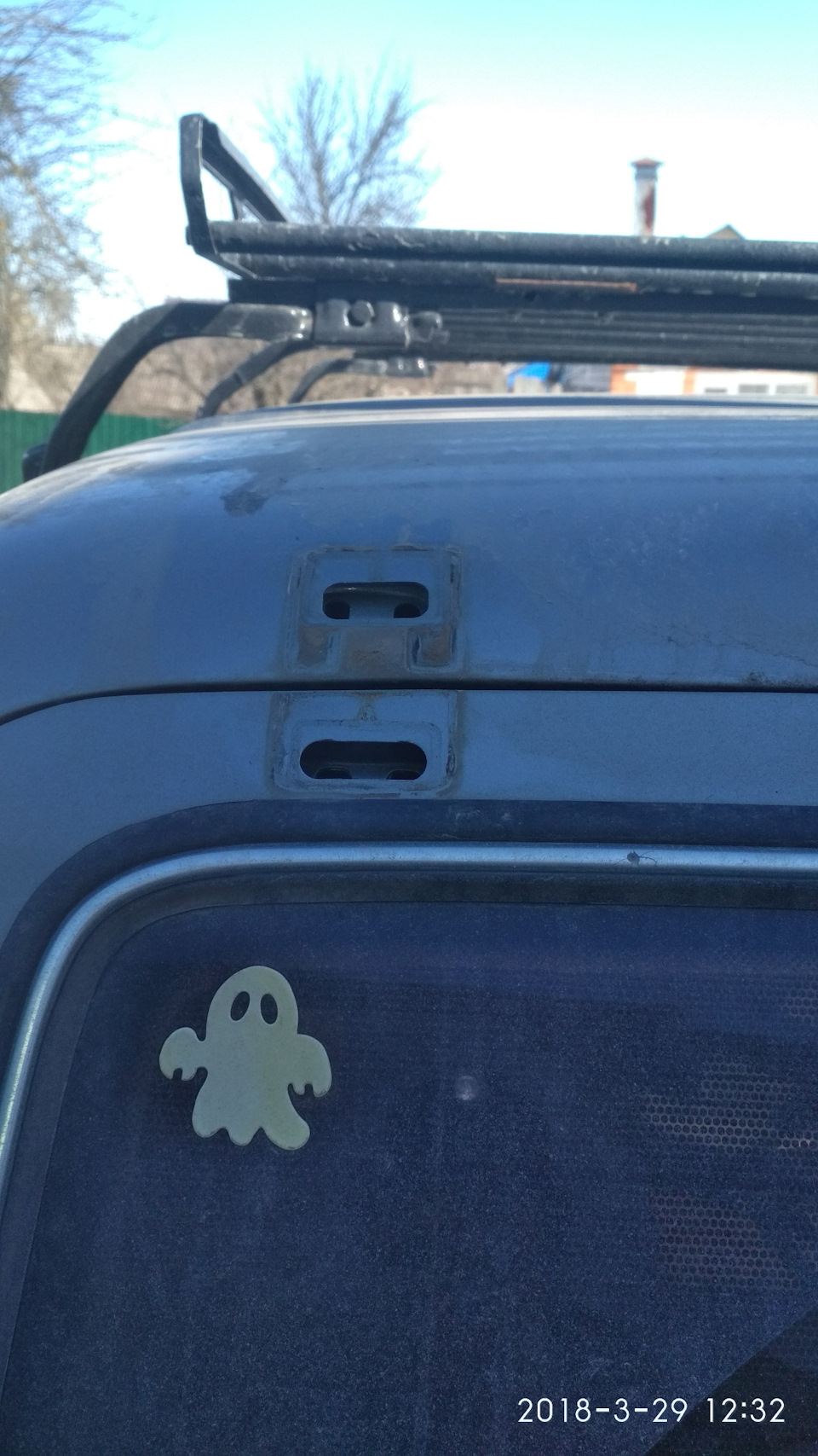 Замена петель багажника — Lada 2131, 1,7 л, 2008 года | своими руками ...