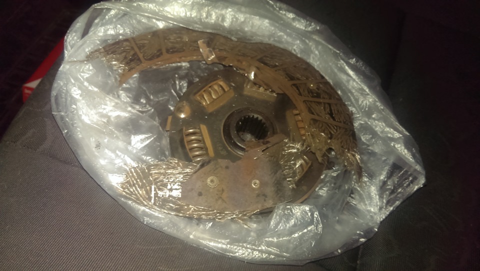 Вот какая еще оказалась поломка помимо выжимного подшипника. — Lada 4x4 ...