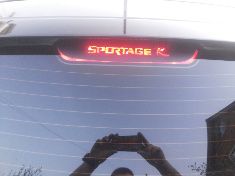 Наклейка на стоп сигнал глаза. Наклейка на стоп сигнал. Наклейка на стоп сигнал. Задний стоп сигнал g30. Стекло на задний стоп сигнал киа спортейдж 3.