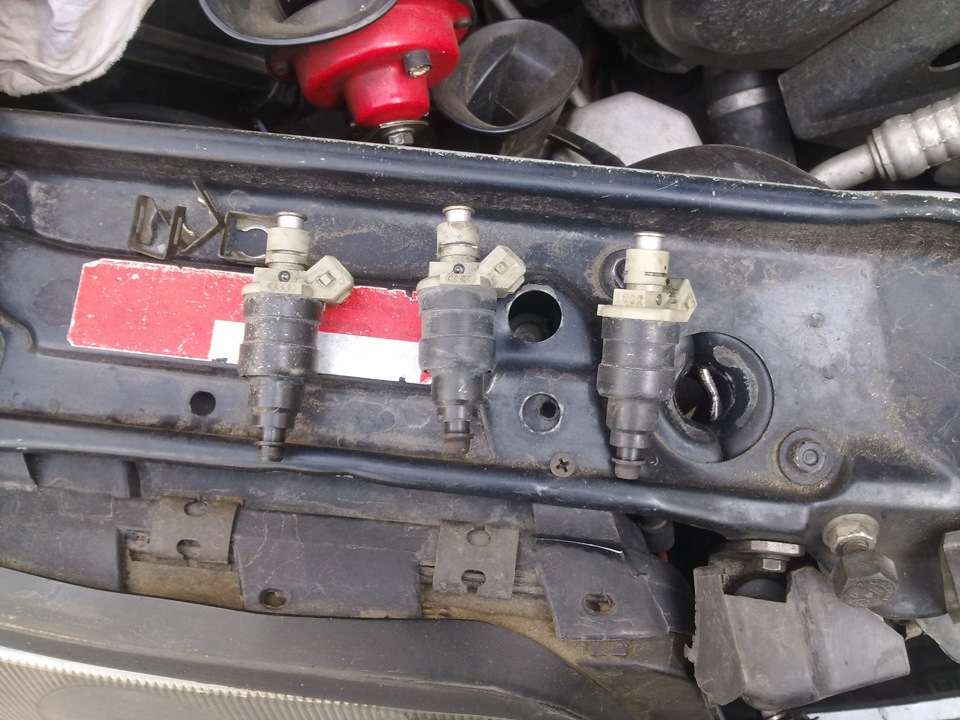 Замена колечек на форсунках — Audi A6 (C4), 2,6 л, 1994 года | своими ...