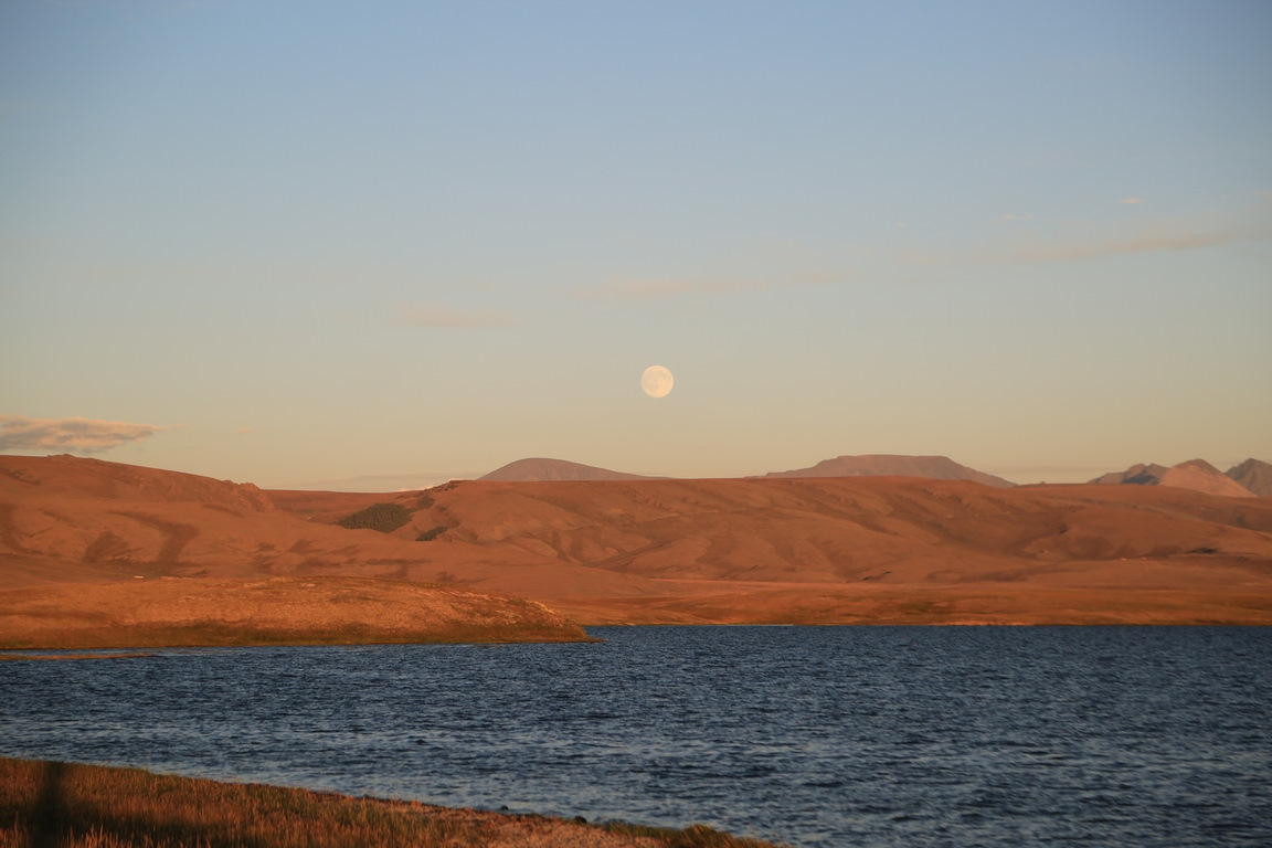 Котловина больших озер. Даян нуур Монголия озеро. Хурган нуур Монголия озеро. Котловина больших озер в Монголии. Жараанай нуур близ Хан уулы в картинках.