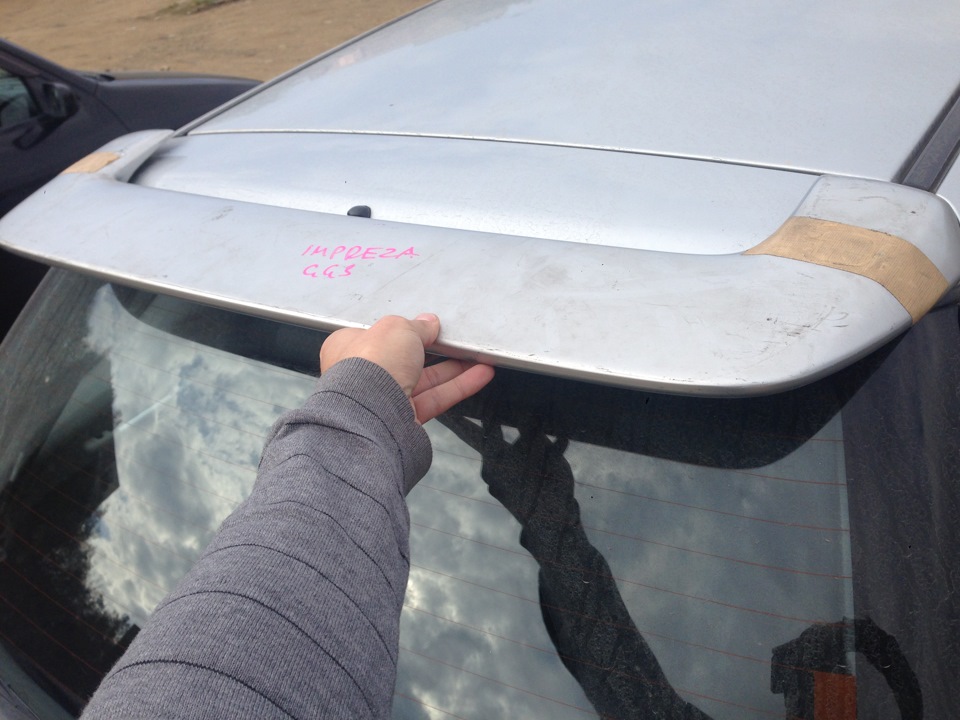 Спойлер газ 31105. Поставь спойлер на митсубиси лансер 10. Спойлер лансер 10. Как установить спойлер на багажник. Спойлер багажника вольво s60 2007.