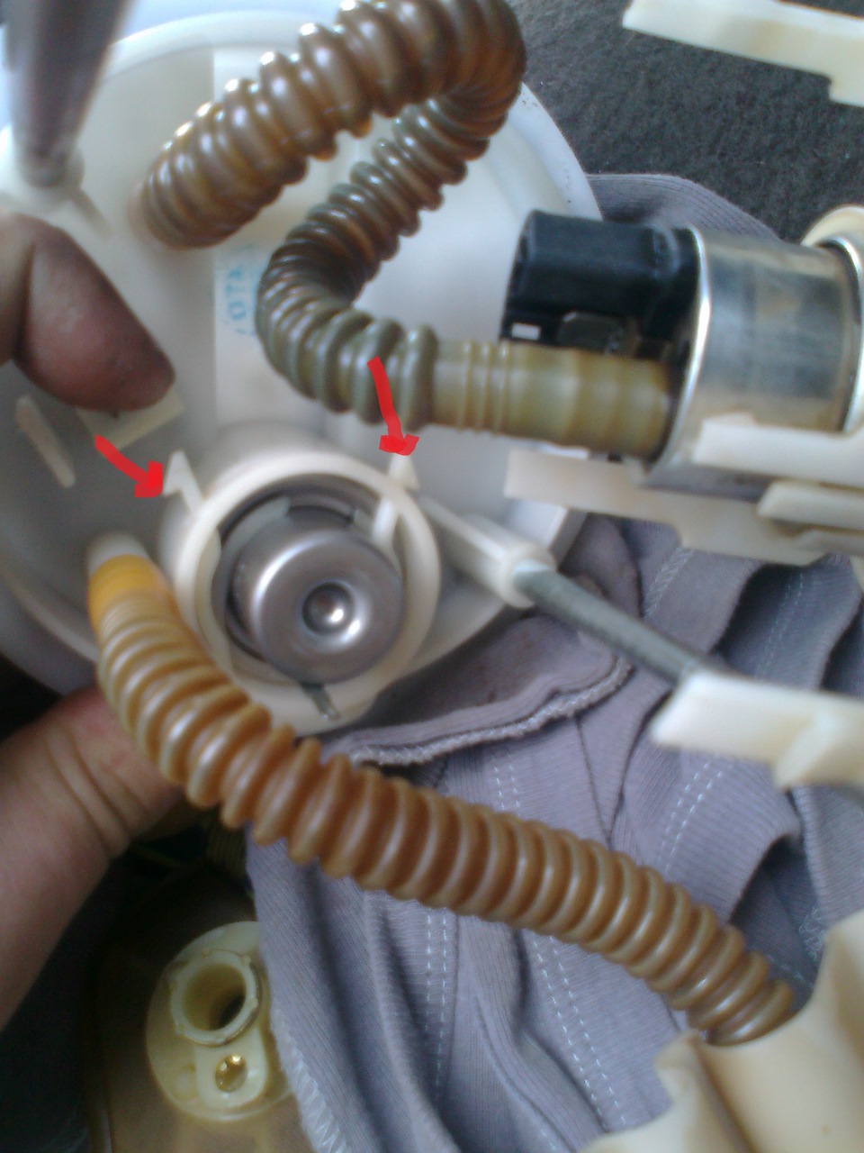 Снятие, чистка и замена фильтра (сеточки) бензонасоса и топливного ...