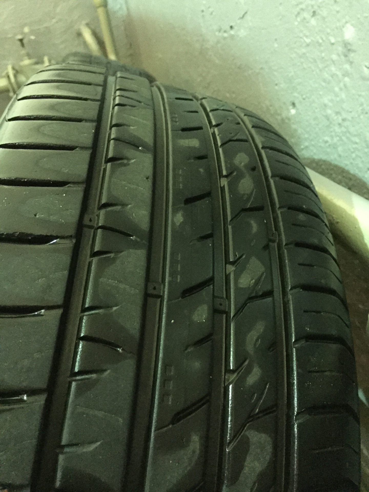 Шины kumho 235 55 r19. Кумхо шины 265/50/19 лето. Kumho 235 55 19. Kumho Crugen фото ,у.