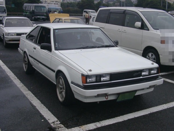 2 Toyota Carina 15 1982
