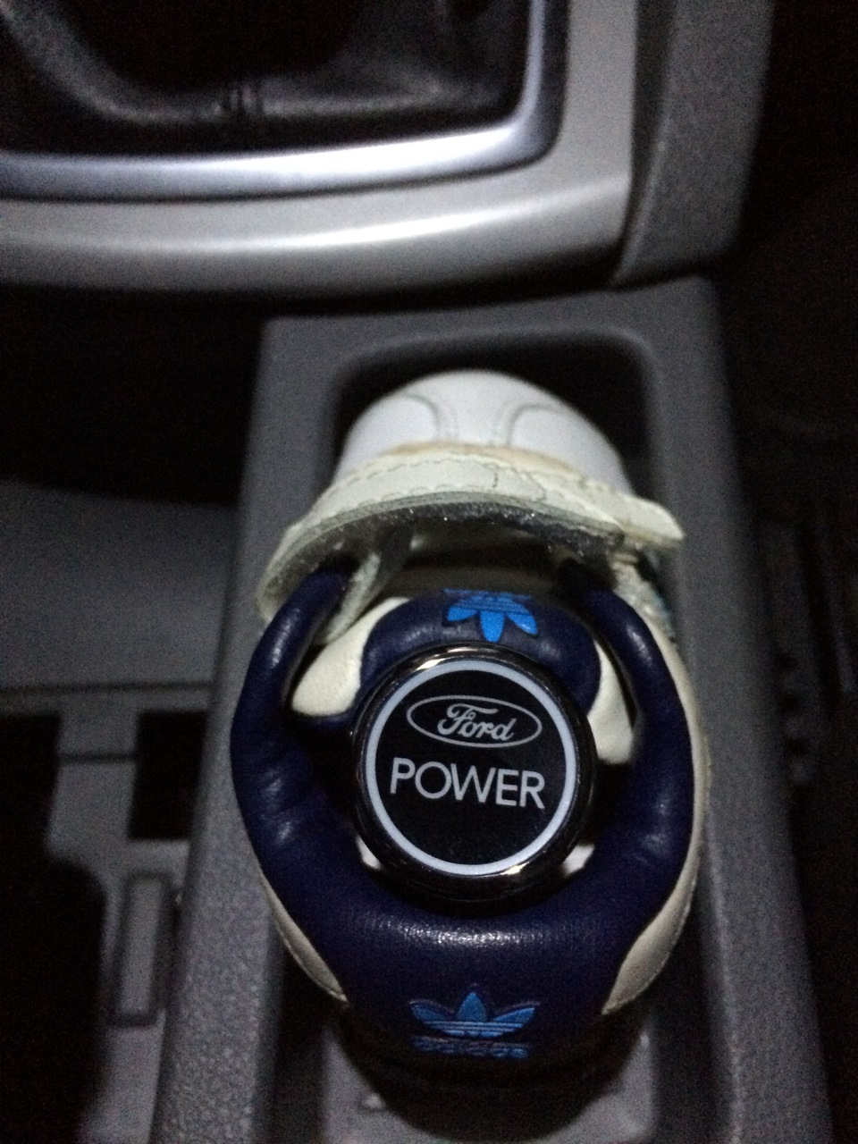 Старт стоп форд фокус. Кнопка Ford Power Focus 2. Кнопка Power Ford Focus 3. Кнопка старт Форд фокус 2. Старт стоп Форд фокус 2 Рестайлинг.