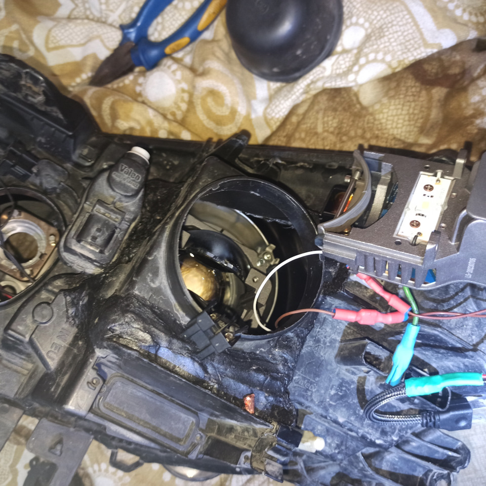 Помыл фары внутри — Renault Laguna III, 2 л, 2008 года | просто так ...