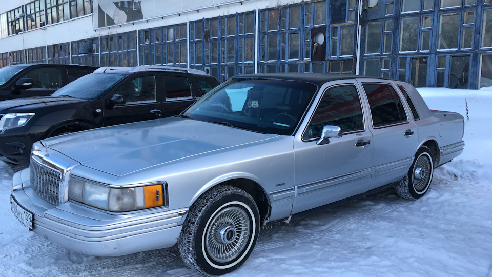 Lincoln town car 1992. Смотреть фото Lincoln town car 1992. Смотреть картинку Lincoln town car 1992. Картинка про Lincoln town car 1992. Фото Lincoln town car 1992