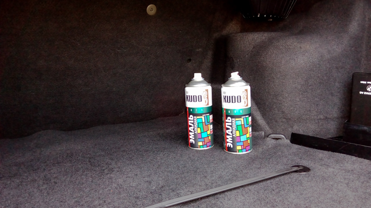 Красим ковролин. Краска для ковра в баллончиках. Краска для ворса. Валик для водоэмульсионной краски для стен. Макловица.