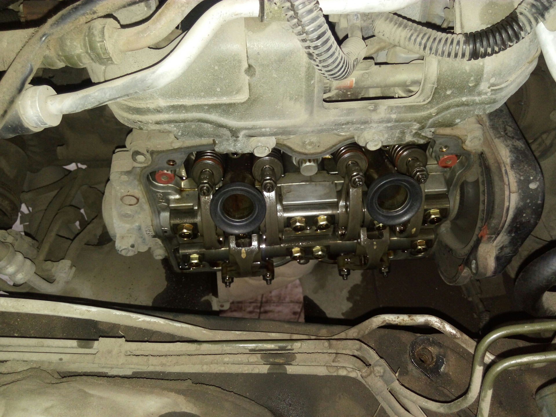прокладки свечных колодцев — Subaru Legacy (BE/BH/BT), 2 л, 2003 года ...
