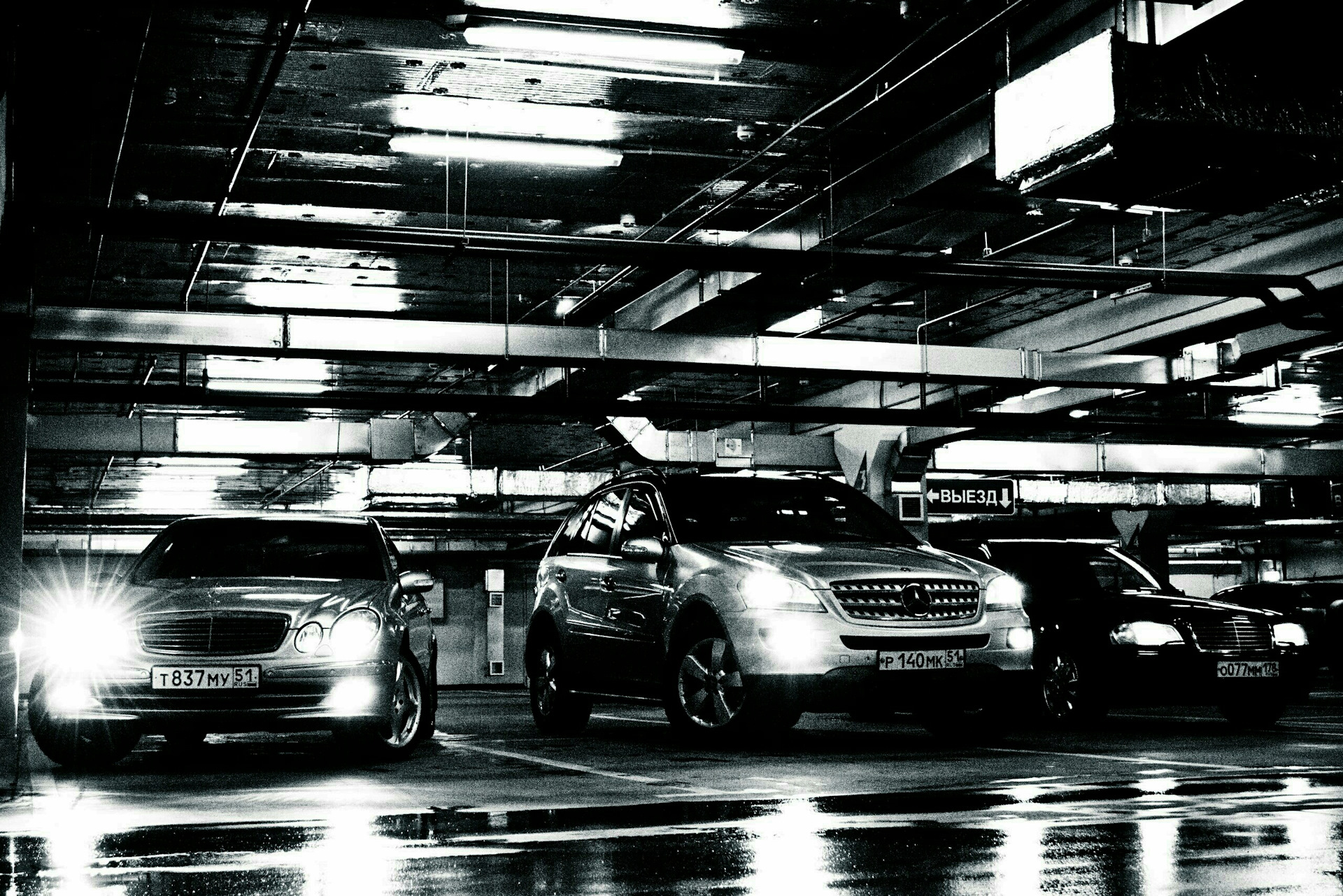 на парковке мерс песня