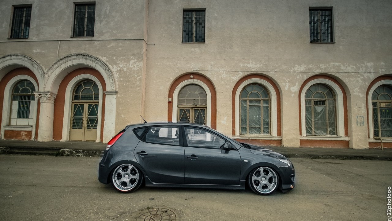 Hyundai i30 2010 stance