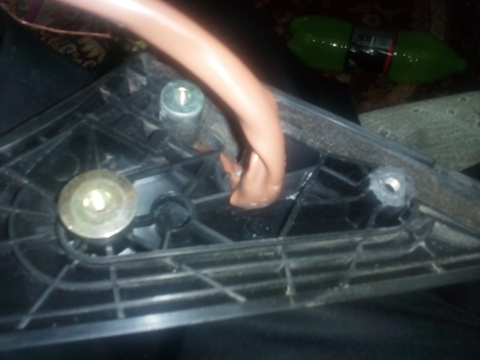 Правое — Mitsubishi Galant (8G)