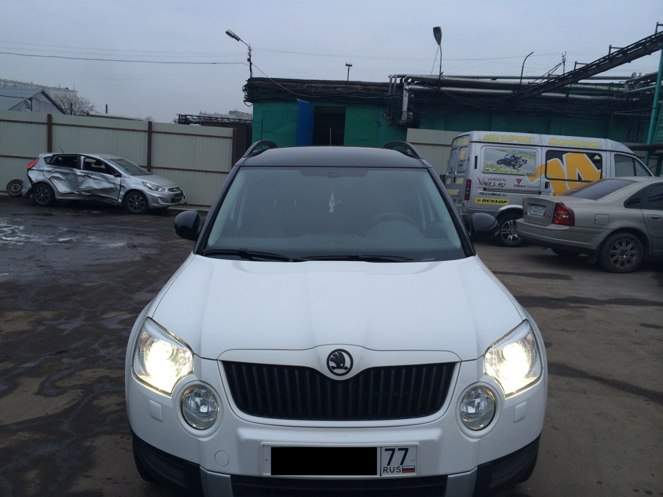 Винил(черный вверх, белый низ — классика) — Skoda Yeti, 1,8 л, 2013 ...