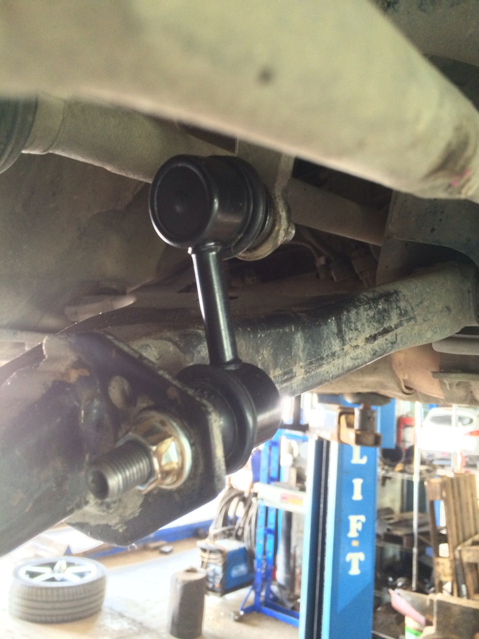 Замена сайлентблоков в задней подвеске и ремонт передней. Плюс супер ...