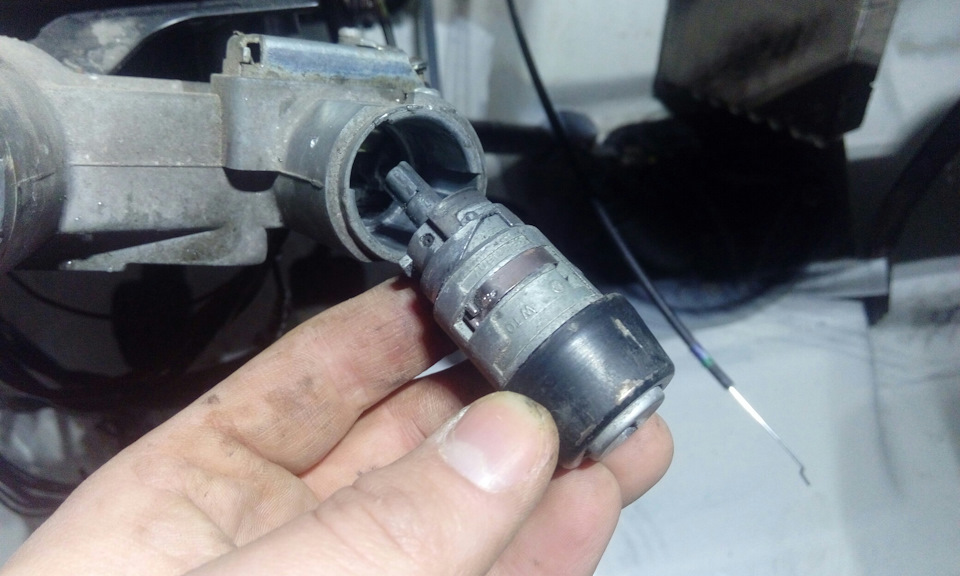 Замена замка зажигания — Volkswagen Transporter T4, 2,4 л, 1993 года ...