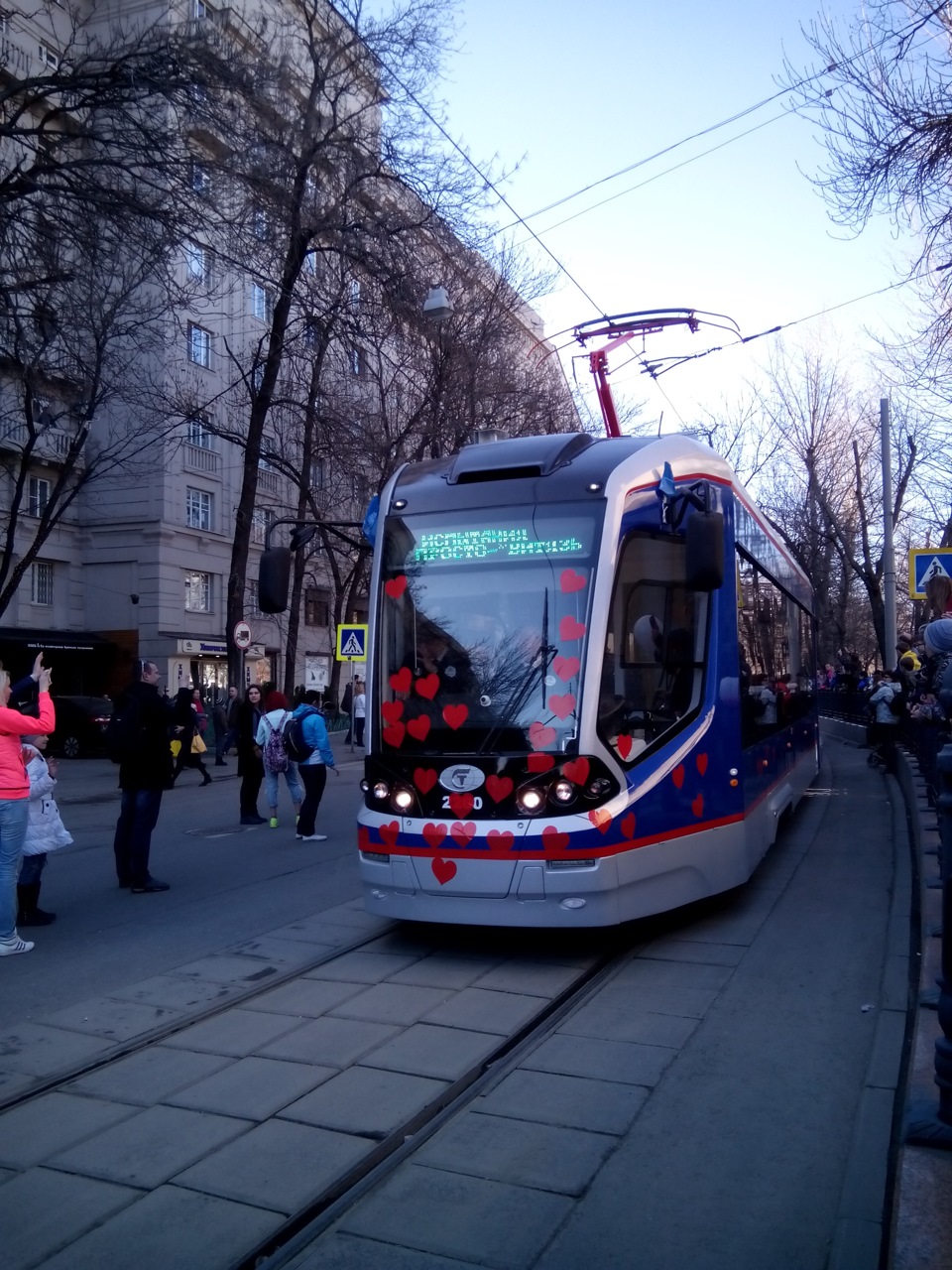 Ходят ли трамвай 6. Трамвай на чистых прудах. Парад трамваев Москва чистые пруды. Парад трамваев 2022. Трамвай а метро чистые пруды.