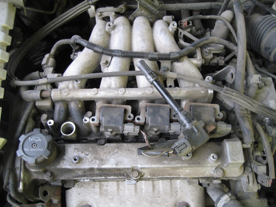 Мицубиси каризма двигатели. Mitsubishi Carisma 2002 мотор 1.8. 1.8 GDI 4g93. Свечи зажигания Митсубиси 4g93. Бронепровода 4g13.