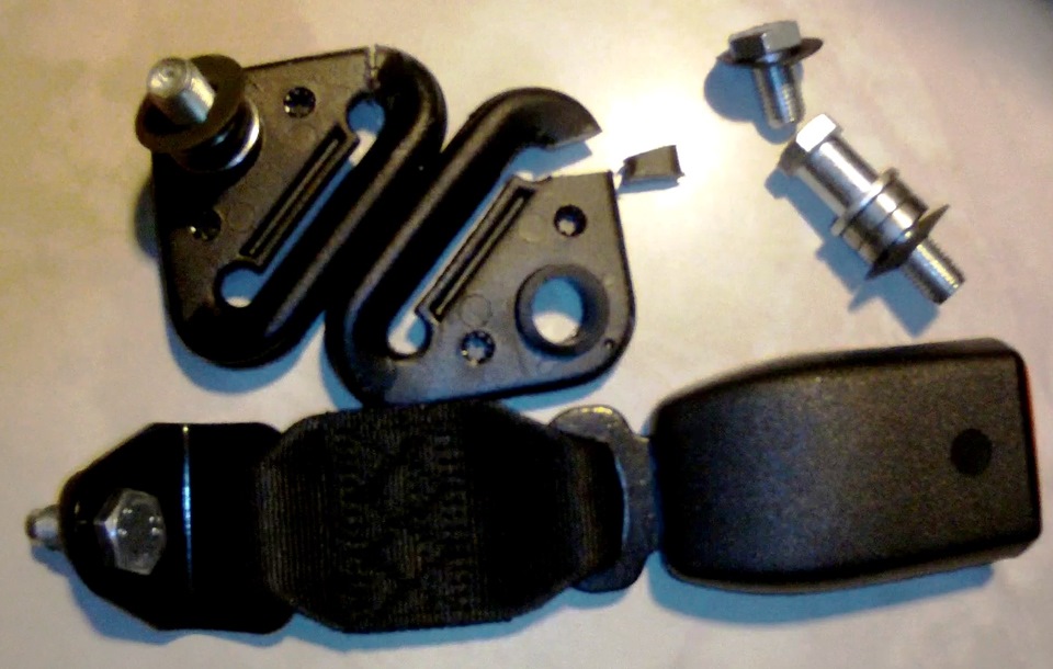 Установка задних ремней безопасности. — Nissan Primera (P10), 2 л ...