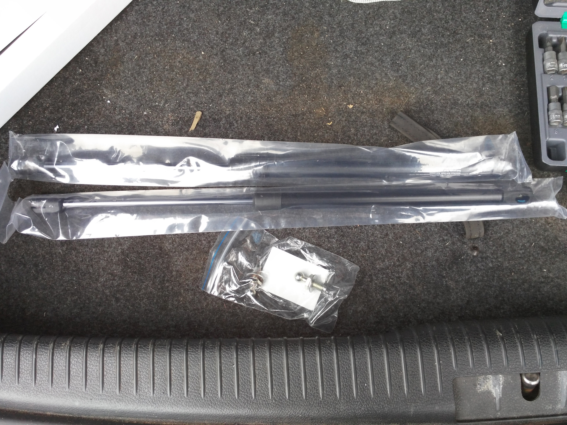 Автооткрытие багажника — Volkswagen Golf Mk5, 1,6 л, 2008 года | просто ...