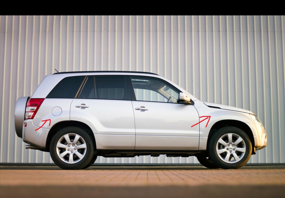 Suzuki Grand Vitara белая