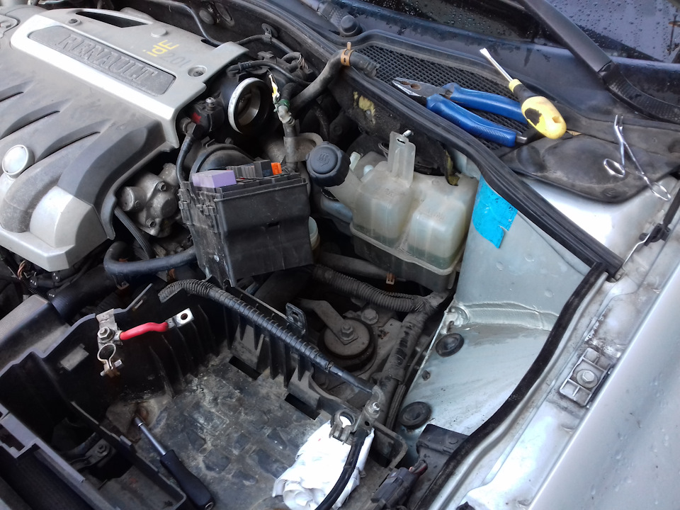 Провалилась педаль сцепления — Renault Laguna II, 2 л., 2001 года ...