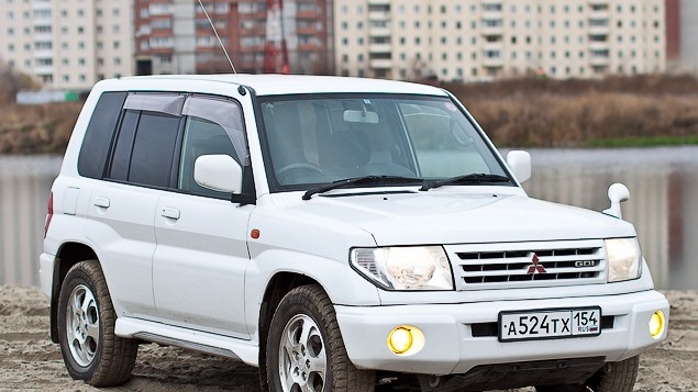 Mitsubishi Pajero io 2015