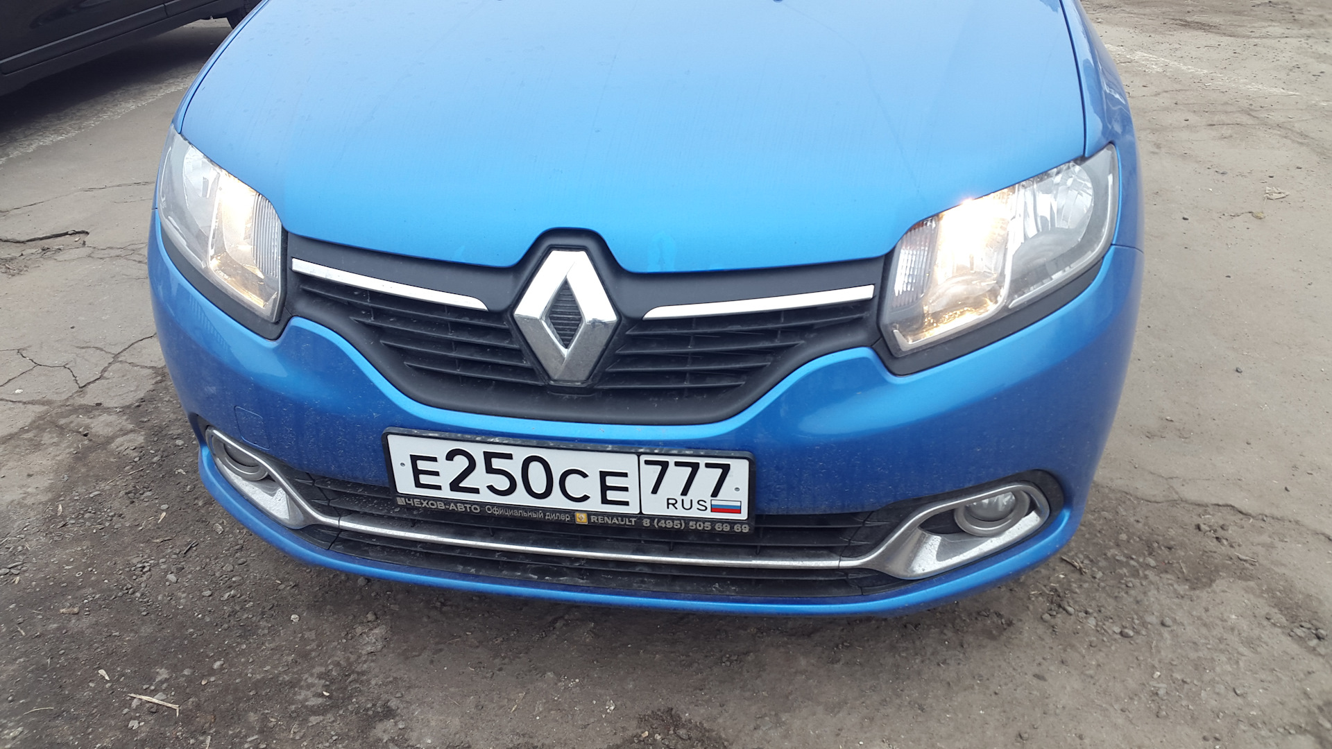 Renault Logan (2G) 1.6 бензиновый 2015 | Лазурно-Синий Ромбяша на DRIVE2