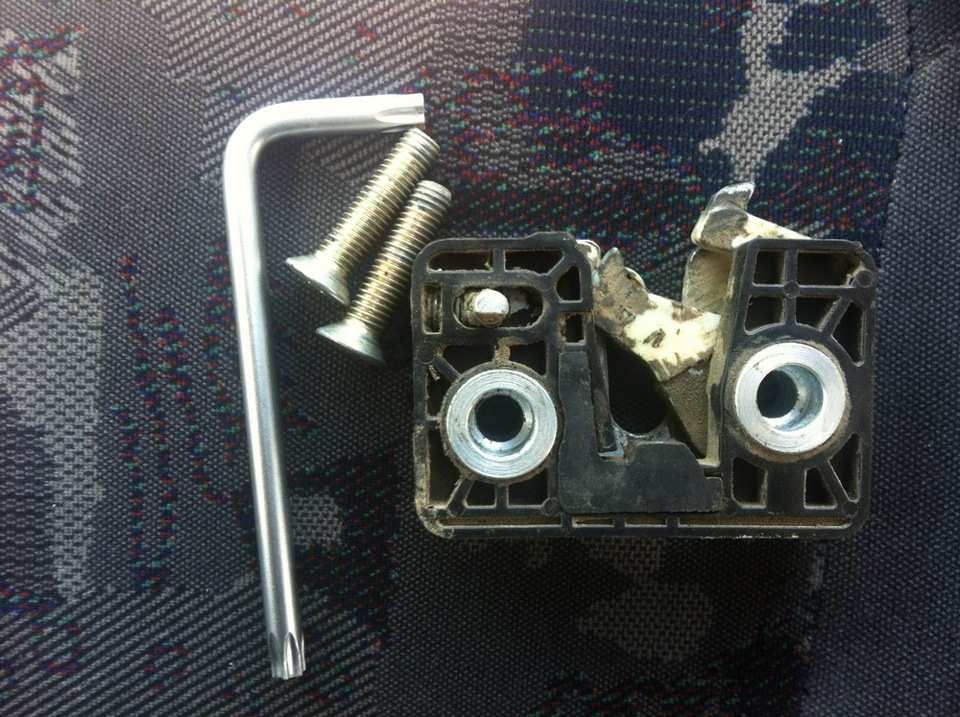 попробовал отрегулировать замки… — Lada Приора седан, 1,6 л, 2008 года ...