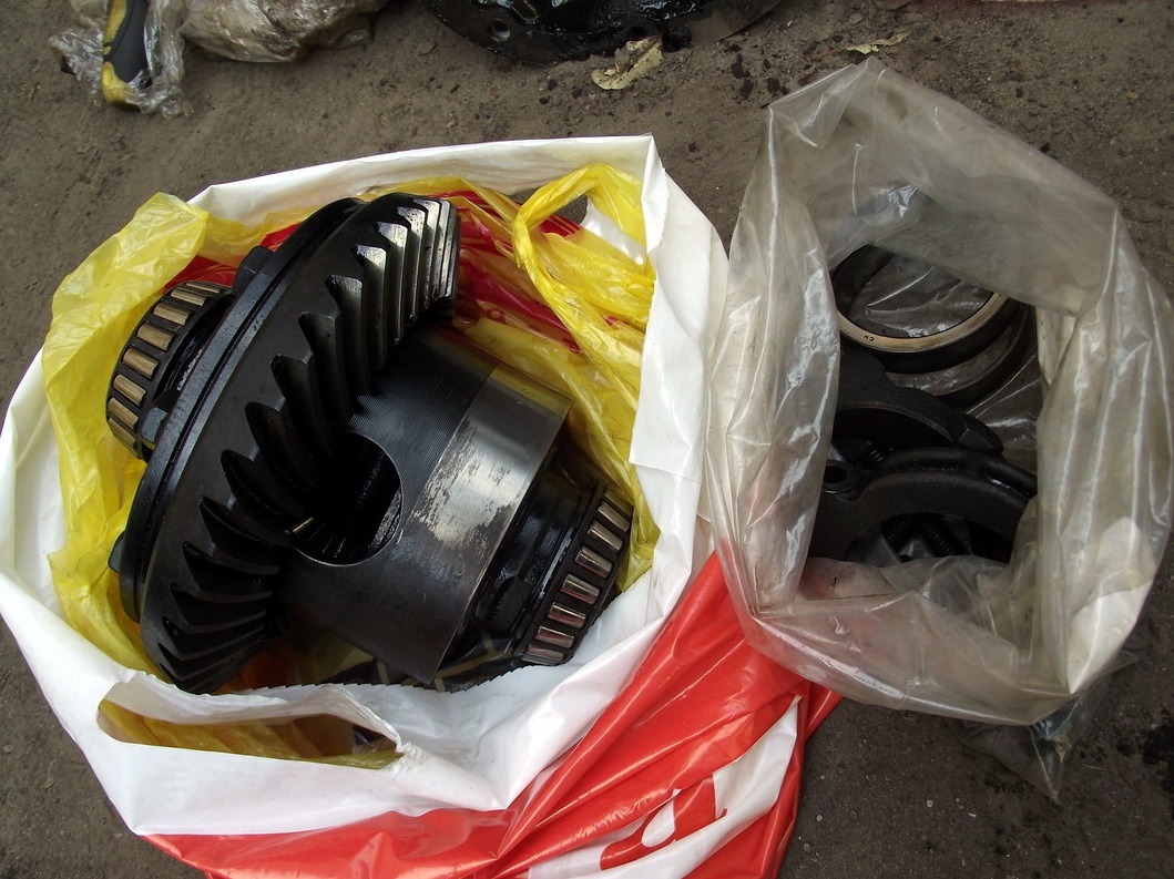 аккуратно всё по пакетам =) — Opel Rekord E