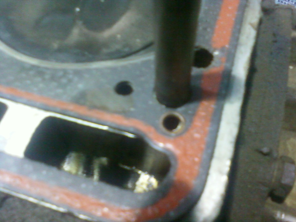 Масло в тосоле — УАЗ 3909, 2,5 л, 1999 года | поломка | DRIVE2