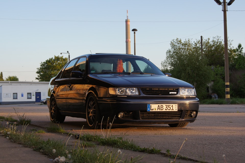 Б 4 04. Passat b4 Tuning. VW b4 Tuning. Volkswagen Passat b4 тюнинг. Volkswagen Passat 1994 stance.