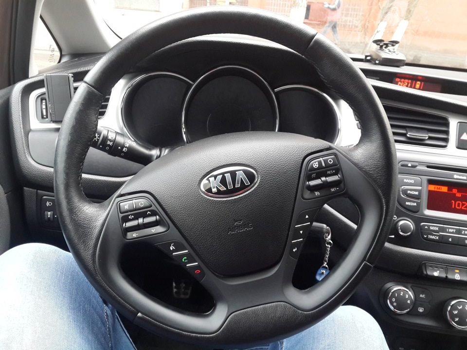 Закусывает руль kia ceed