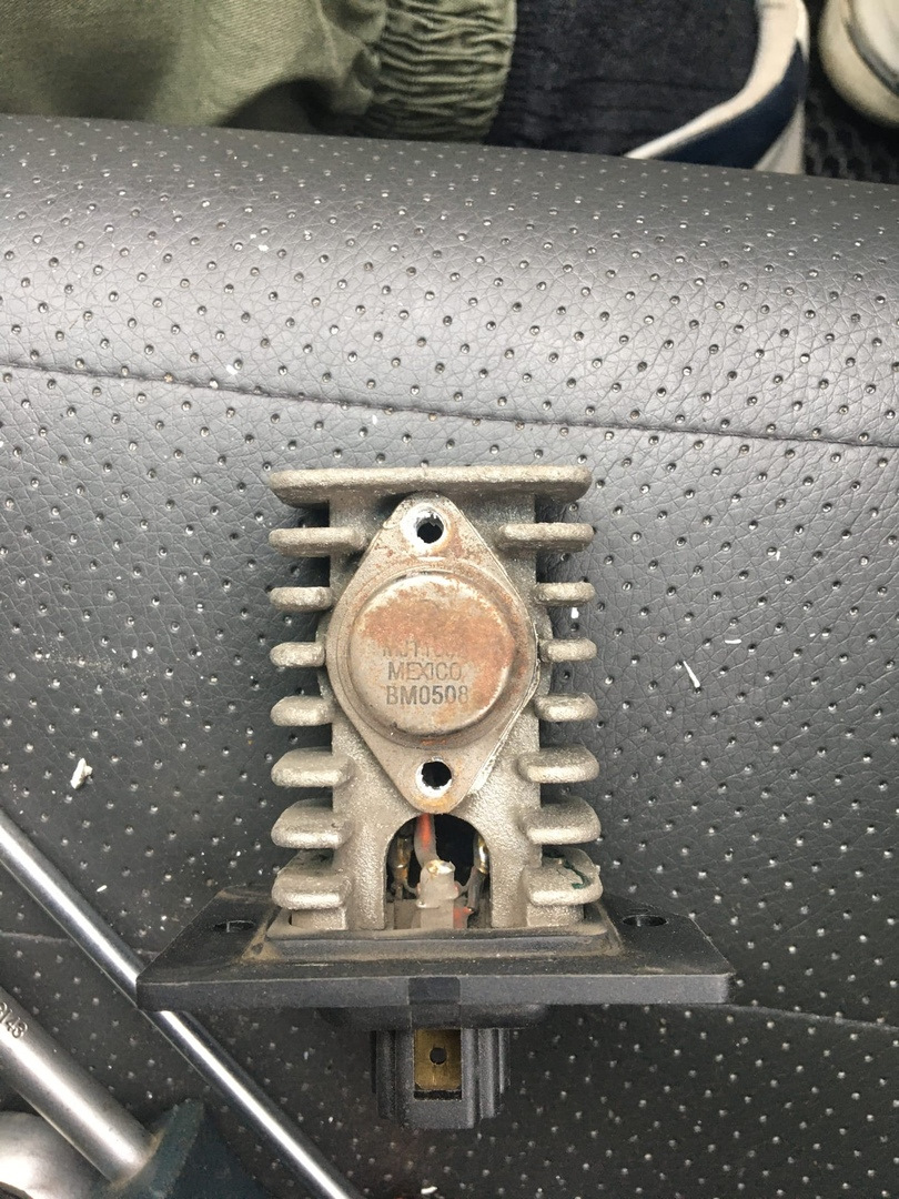 Замена транзистора отопителя климата — Hyundai Sonata IV (EF), 2 л ...