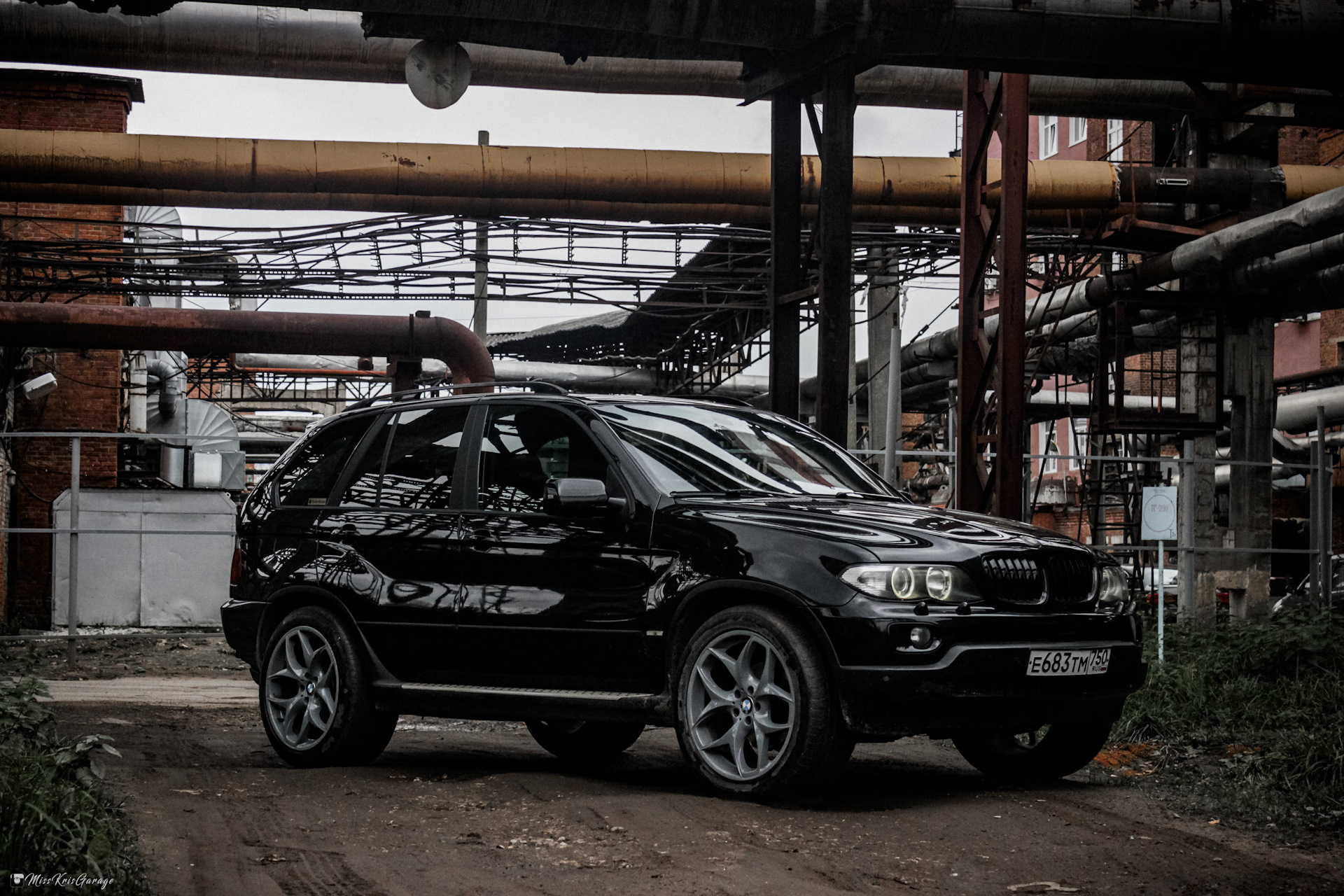 Икс 5 клуб. BMW x5 e53. BMW x5 e53 с завода. БМВ х5 е53 черный. BMW x5 e53 1920x1080.