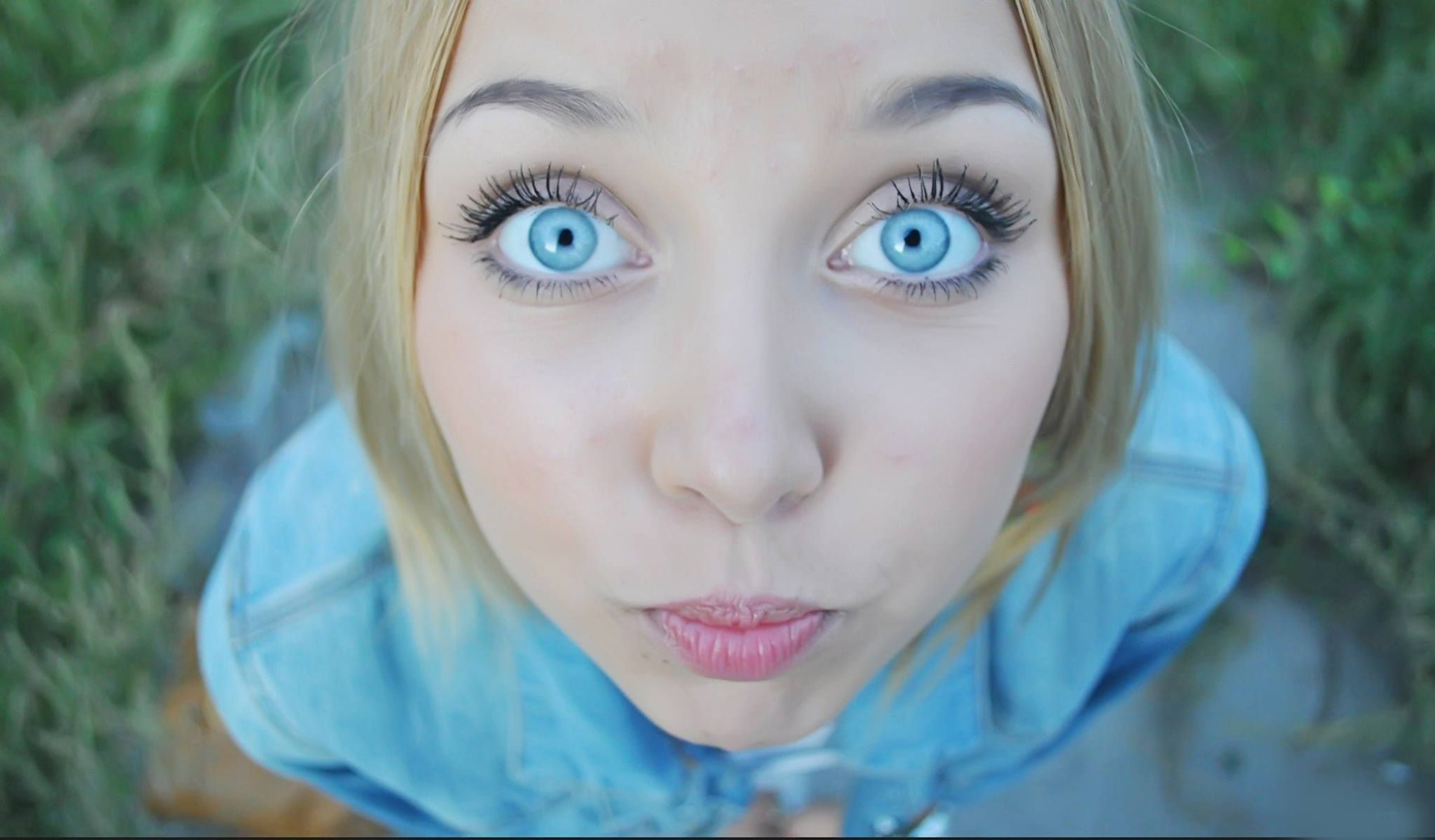 Eye contact blowjobs