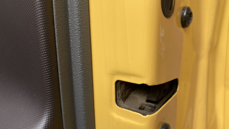 Оклейка защитной полиуретановой пленкой 3m PU9202 авто, а также мини ...