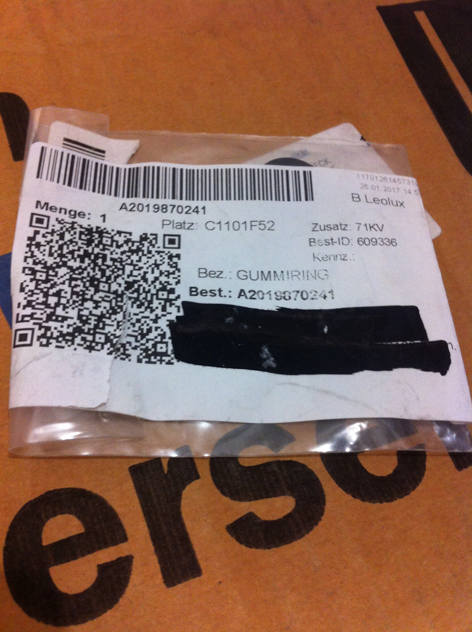 Кольцо площадки аккумулятора — Mercedes-Benz 190 (W201). Запчасти на фото: A2019870241